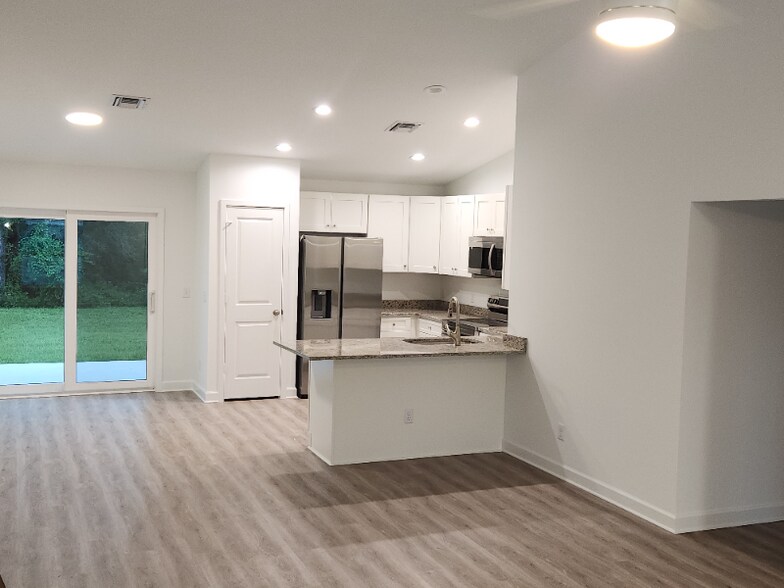 Building Photo - 1115 18th St SW