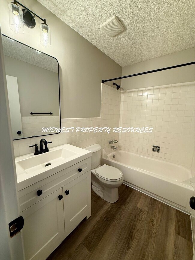 Building Photo - STUDIO Apartment Available