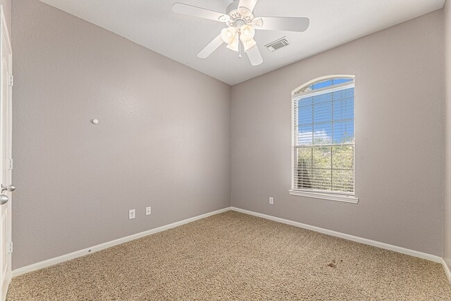 Building Photo - 520 Cedar Branch Dr