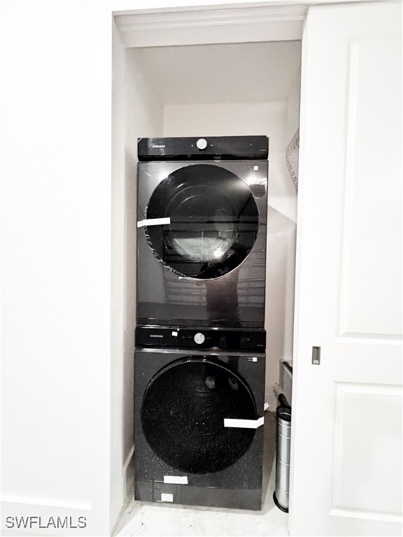 Building Photo - 852 Chipley St E