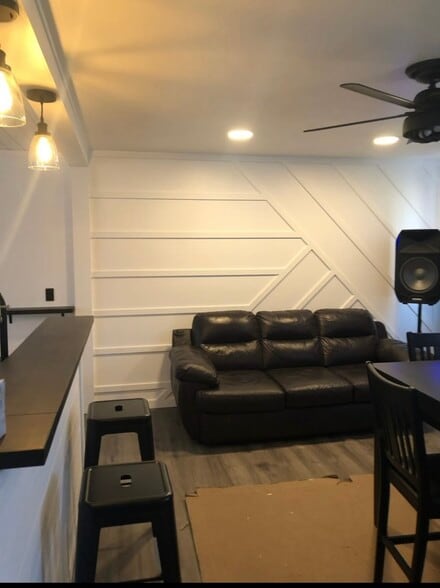 Building Photo - 937 Avenue B