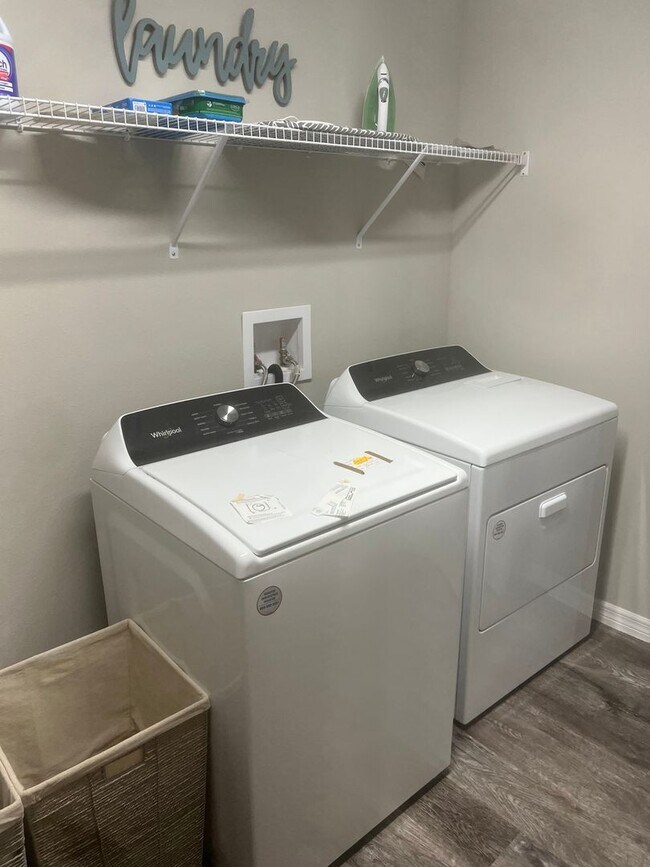 Building Photo - Spacious 5BR House in Winter Haven