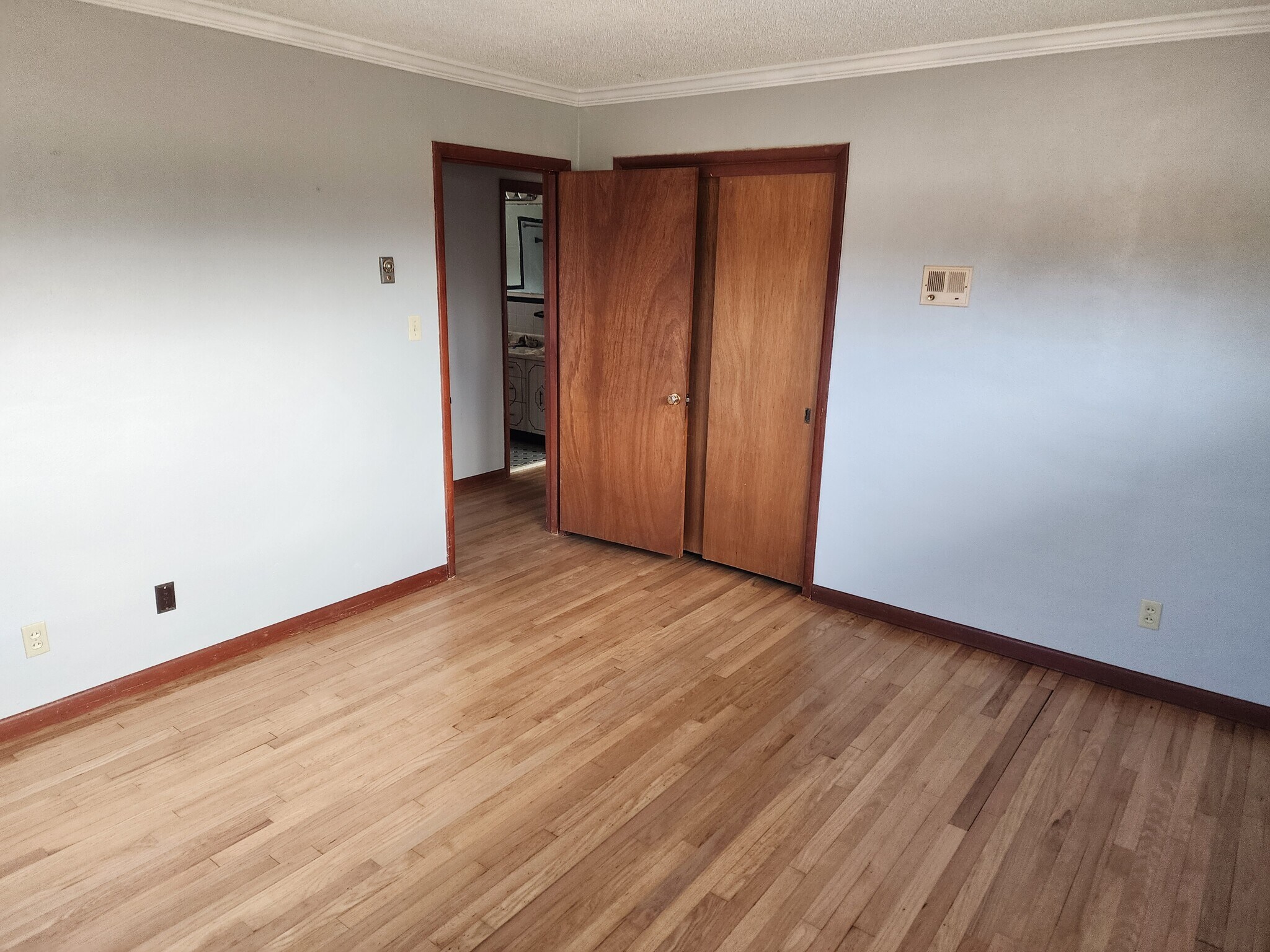 Building Photo - 6911 Hickory View Ln