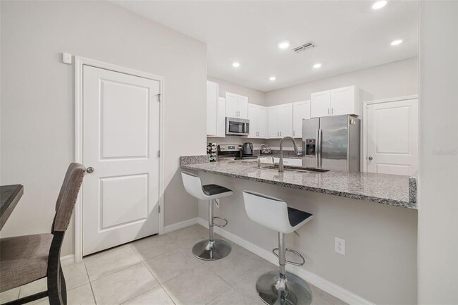 Building Photo - 621 Royal Empress Dr