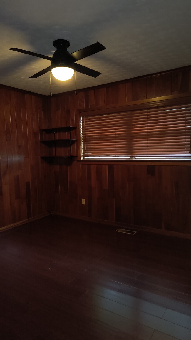 Building Photo - 107 Friendswood