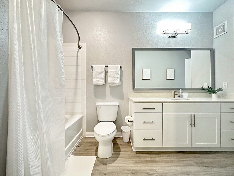 Building Photo - 1323 Sands Ter E