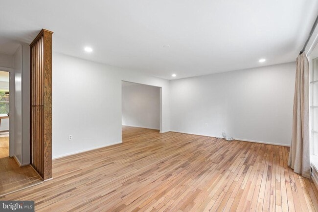 Building Photo - 1222 Noyes Dr