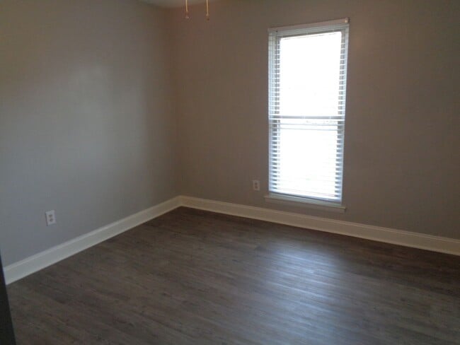 Building Photo - Nice! Updated House with Unfinished Basement