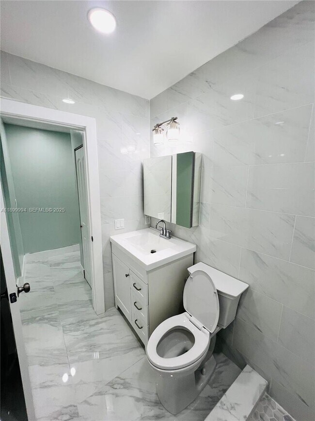 Building Photo - 10370 SW 174th Terrace