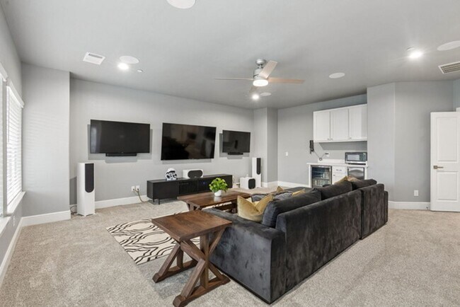 Building Photo - Custom Home with Resort-Style Outdoor Living