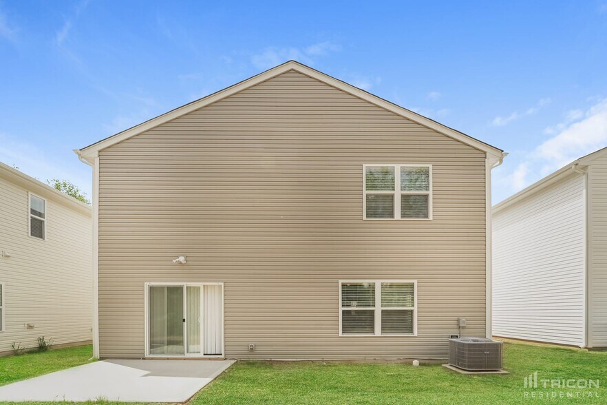 Building Photo - 221 Spring Knoll Dr