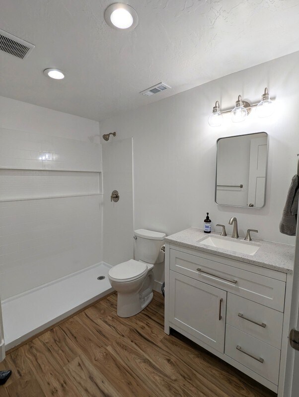 Building Photo - 62 E 425 N