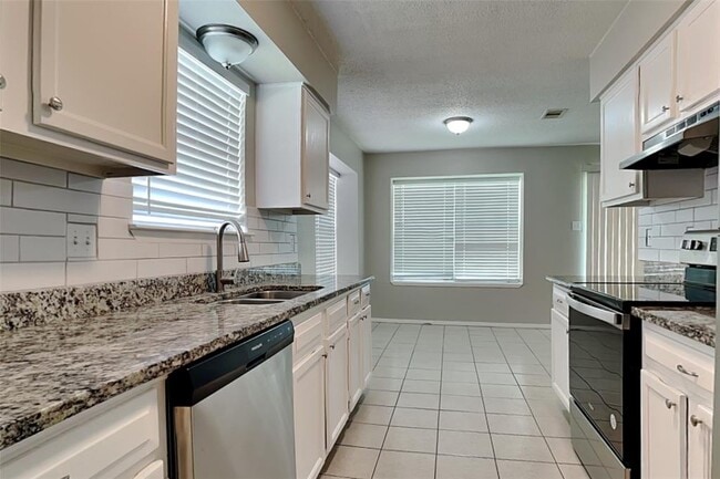 Building Photo - 18538 Spinney Ln