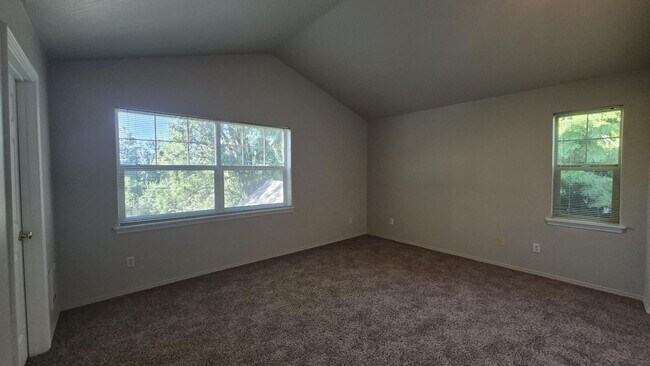 Building Photo - 1311 SW Edgefield Ave