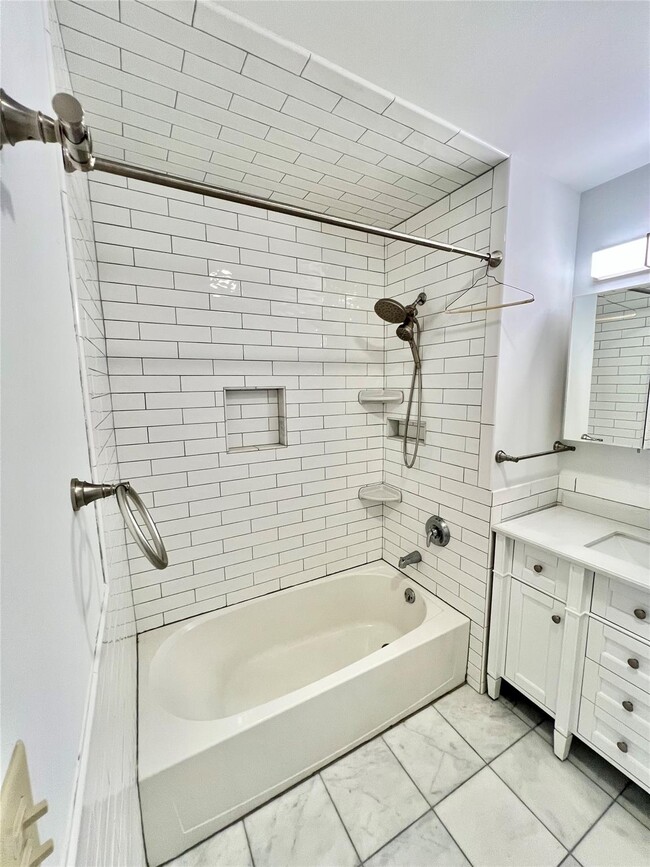 Building Photo - 309 Sutton Dr