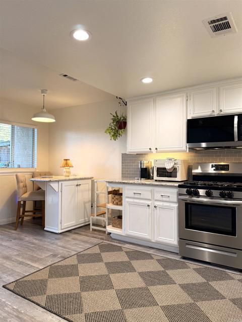 Building Photo - 951 River Oaks Ct