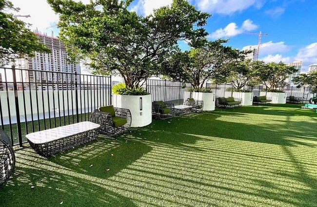 Building Photo - 90 SW 3rd St