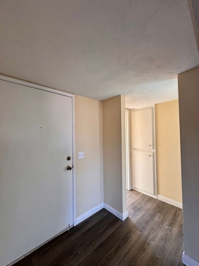 Building Photo - Charming 2 Bedroom Home in 55+ Valle Hermosa Community for Lease!