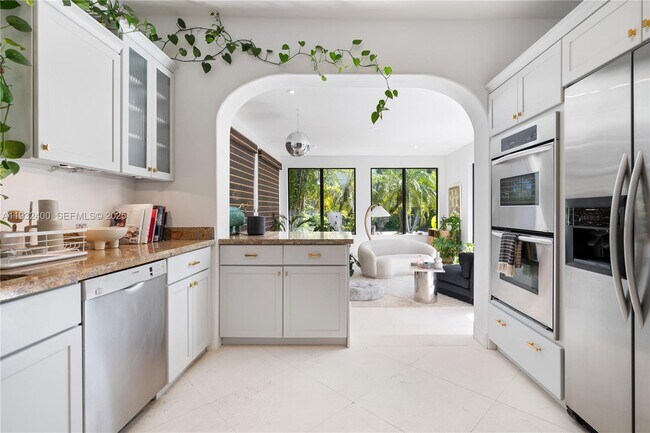 Building Photo - 2489 Meridian Ave