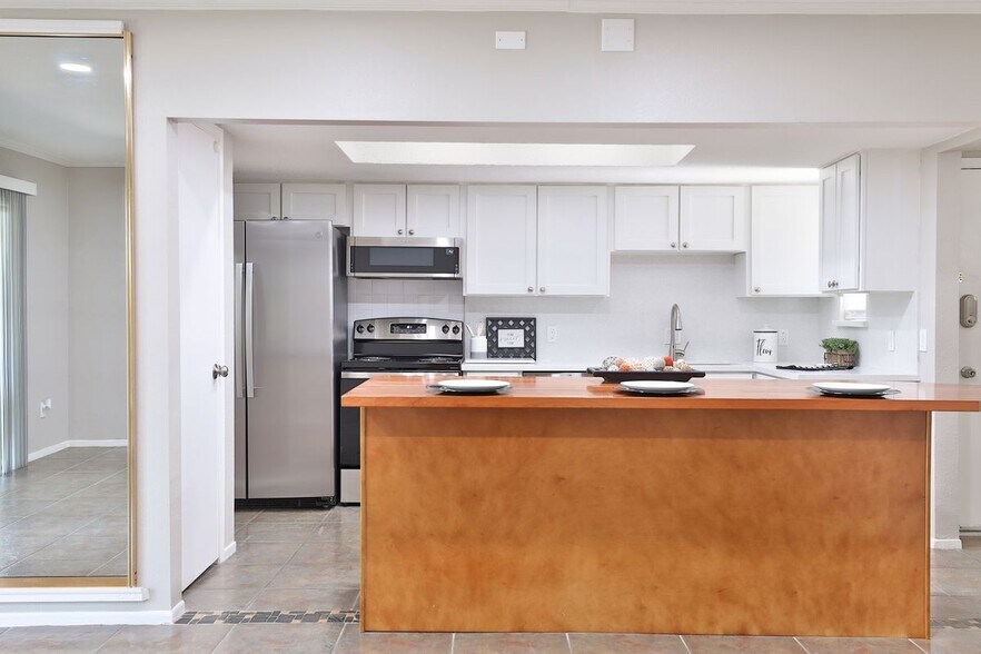 Building Photo - 5005 Georgi Ln