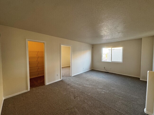 Building Photo - 8300 Bluffs Edge Pl NW