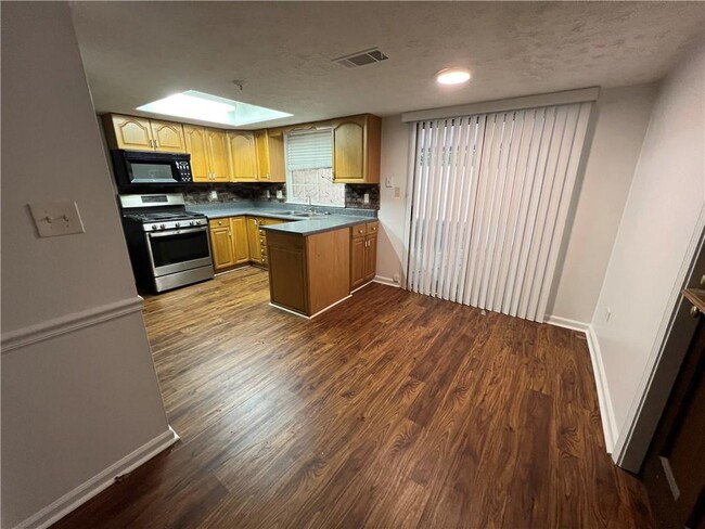 Building Photo - 571 Aberdeen Dr