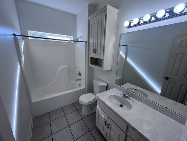 Building Photo - 29 Oak Crest Dr