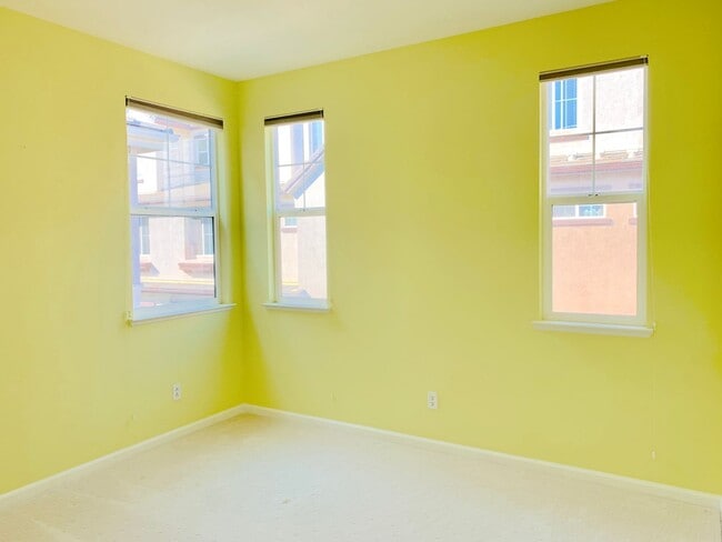 Building Photo - Perfect Shape Large 3 Story Single Family ...