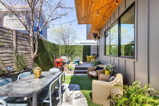 Building Photo - 1502 Waller St