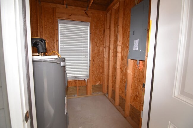 Building Photo - One Story Living 3 Bedroom 2 Bath Home