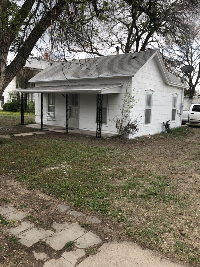 Primary Photo - 208 E F St