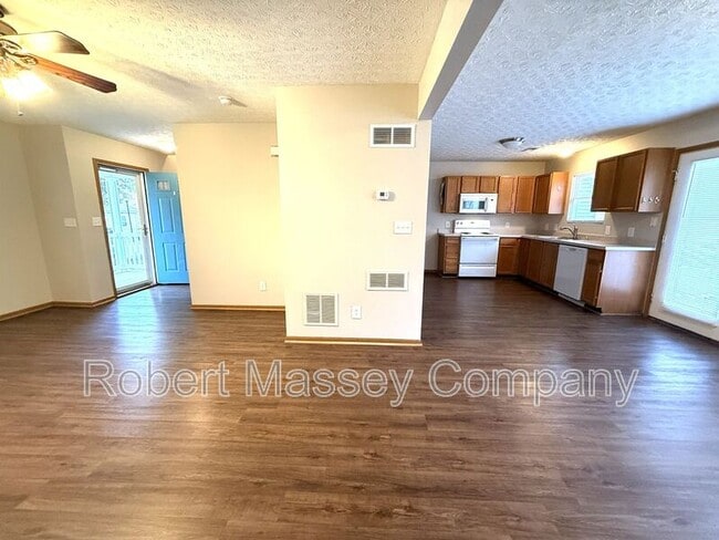 Building Photo - 7127 Black Mountain Dr