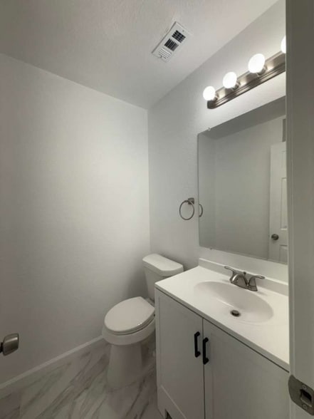 Building Photo - 6718 Pear Tree