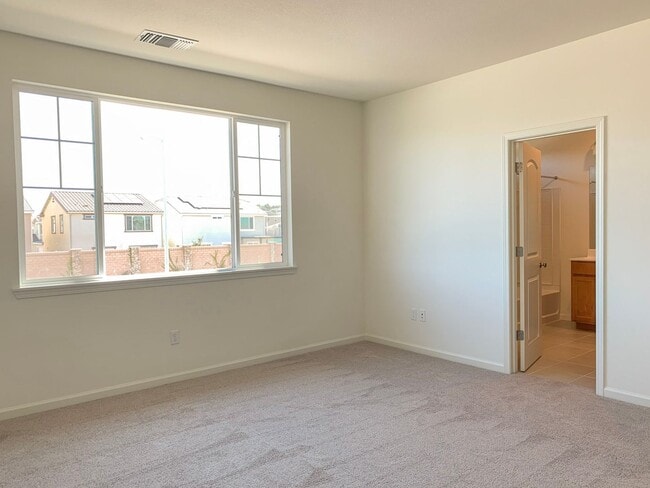 Building Photo - 2025 Built 3/2.5 in Hollister