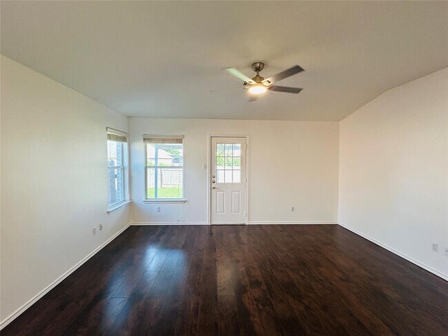 Building Photo - 600 McCarthur Dr