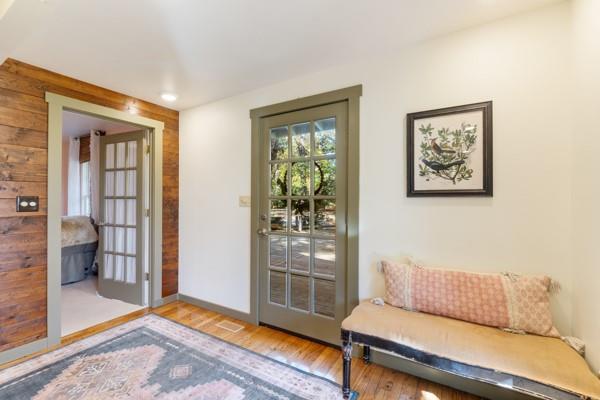 Building Photo - 60 Crescent Dr