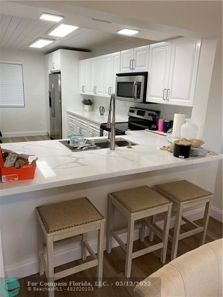 Building Photo - 10044 S Ocean Dr