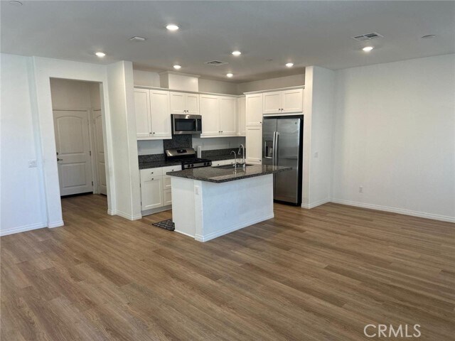 Building Photo - 16502 Casa Grande Ave