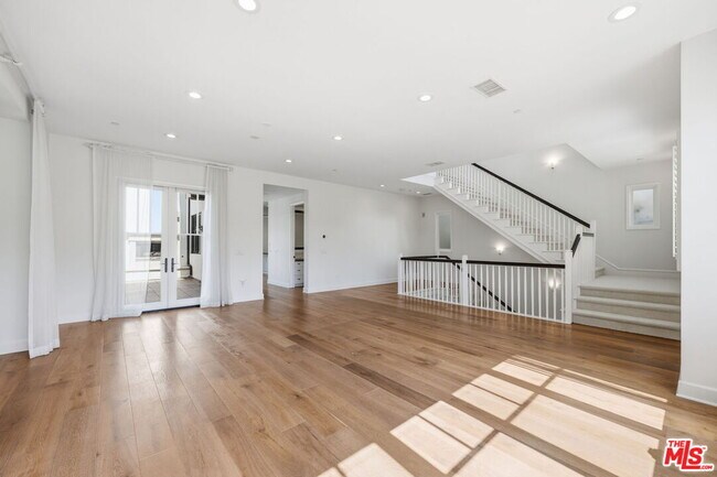 Building Photo - 13079 Bluff Creek Dr