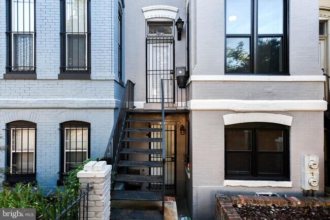Building Photo - 725 12th St NE