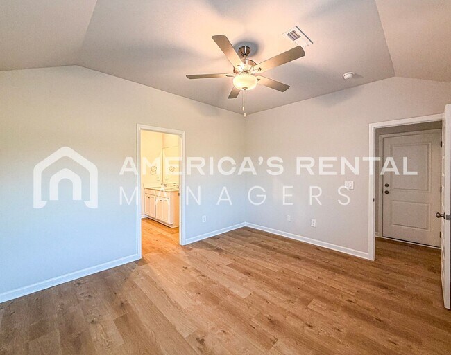 Building Photo - 4032 River Bend Rd