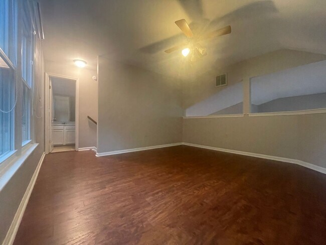 Building Photo - Beautiful home in Riverwalk