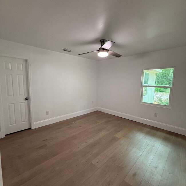 Building Photo - 7499 Pinehill Rd