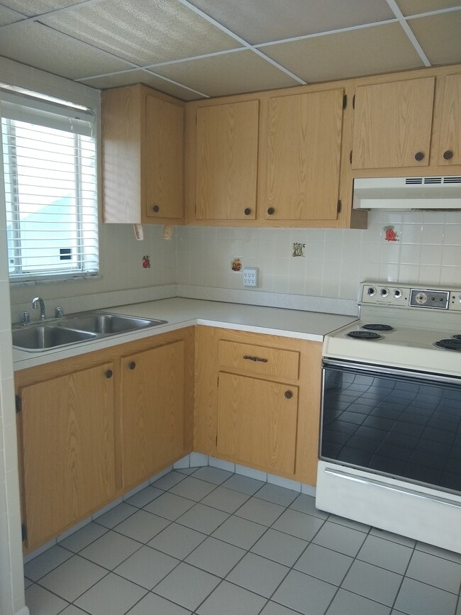 Building Photo - 2440 SE Ocean Blvd