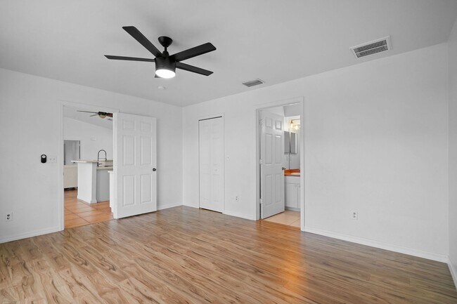 Building Photo - Well maintained Single family home 2 bed 2...