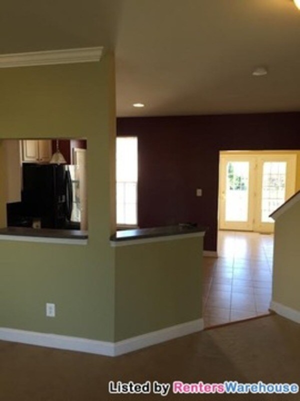 Building Photo - 402 Callander Way