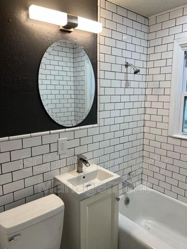 Building Photo - 623 N Highland Dr