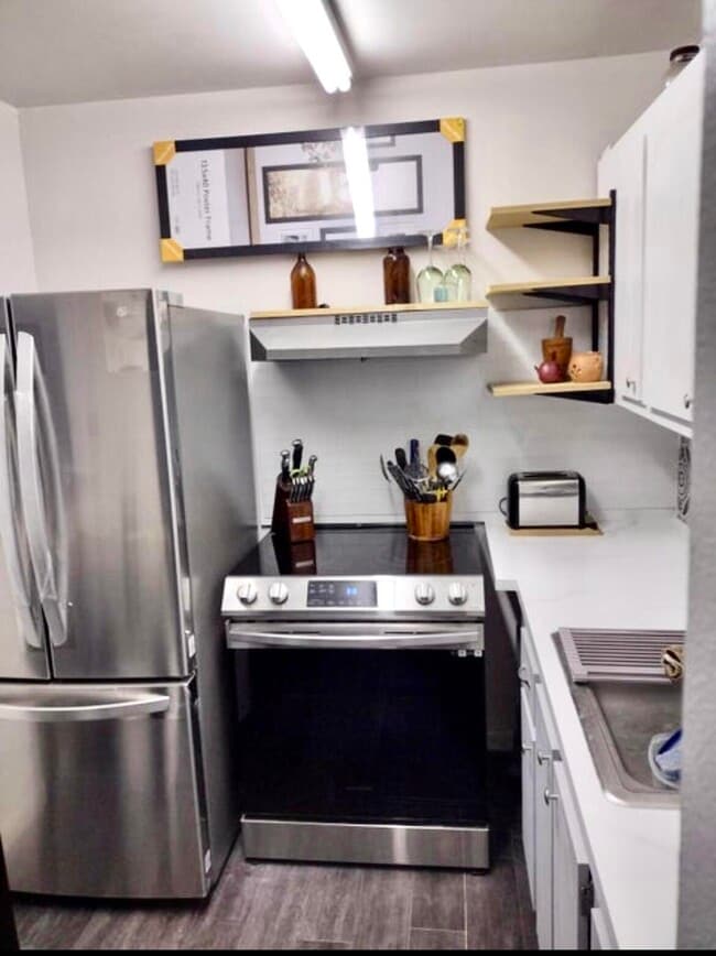 Building Photo - 209 Suffolk F