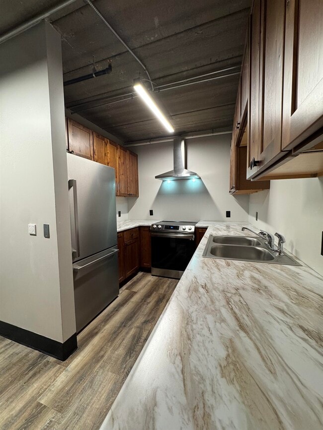 Building Photo - 217 S Badger Ave