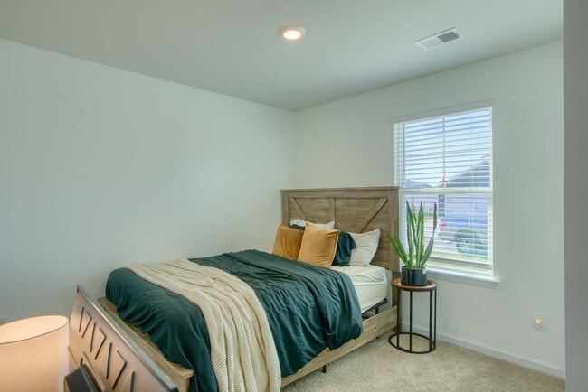 Building Photo - Charming 4-Bedroom Home in Desirable Water...